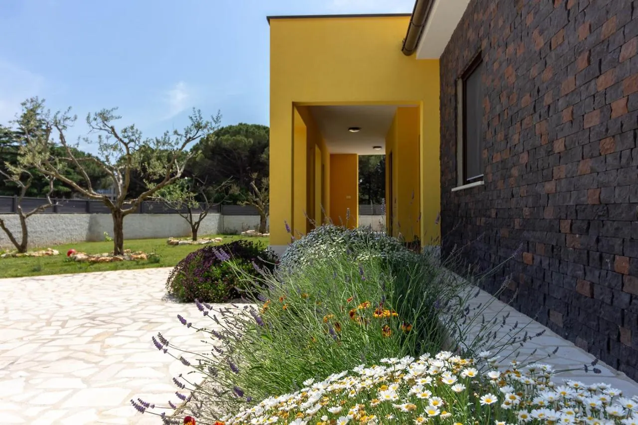 Modern Villa Eve In Medulin With Pool Near The Beach Croácia