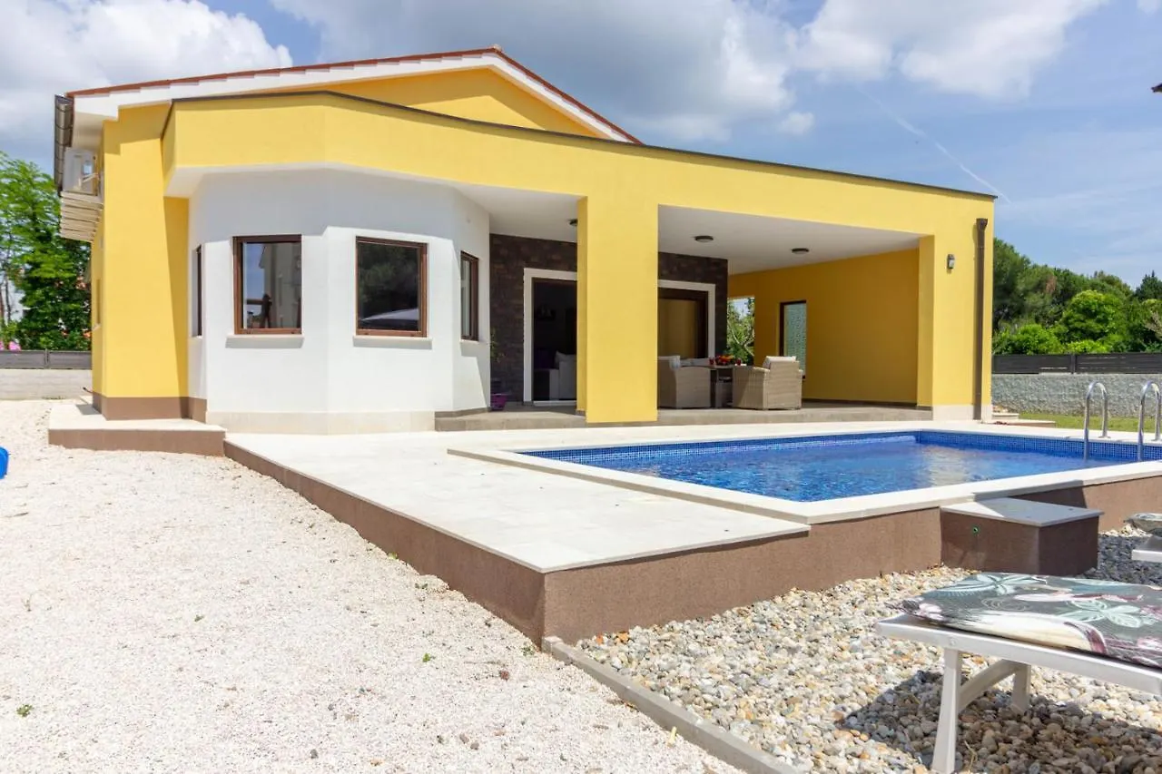 Modern Villa Eve In Medulin With Pool Near The Beach 0*,  Croácia