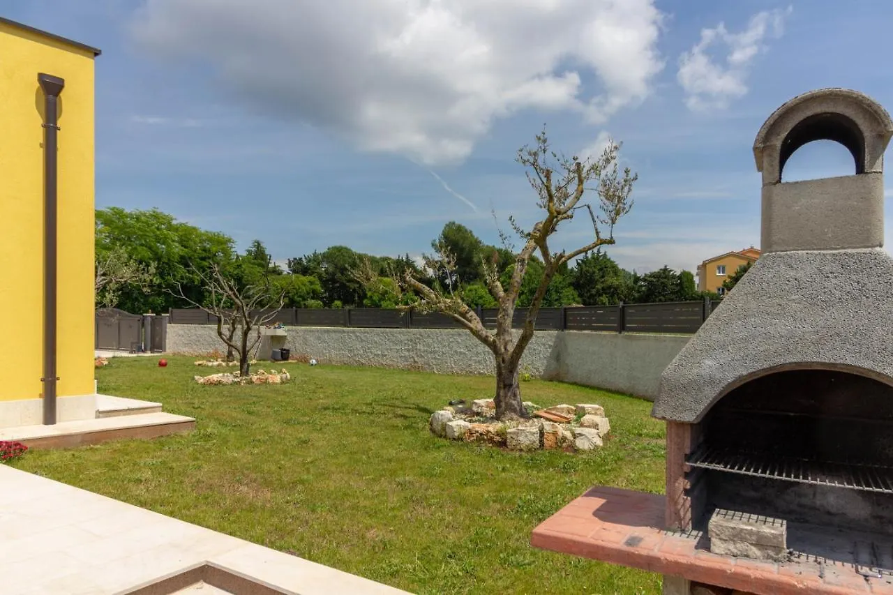 Modern Villa Eve In Medulin With Pool Near The Beach كرواتيا