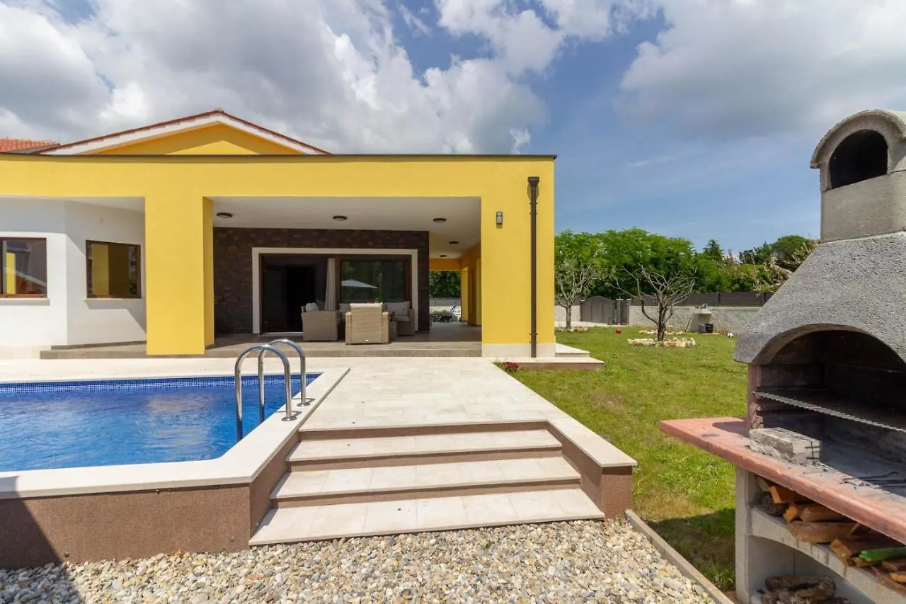 Modern Villa Eve In Medulin With Pool Near The Beach