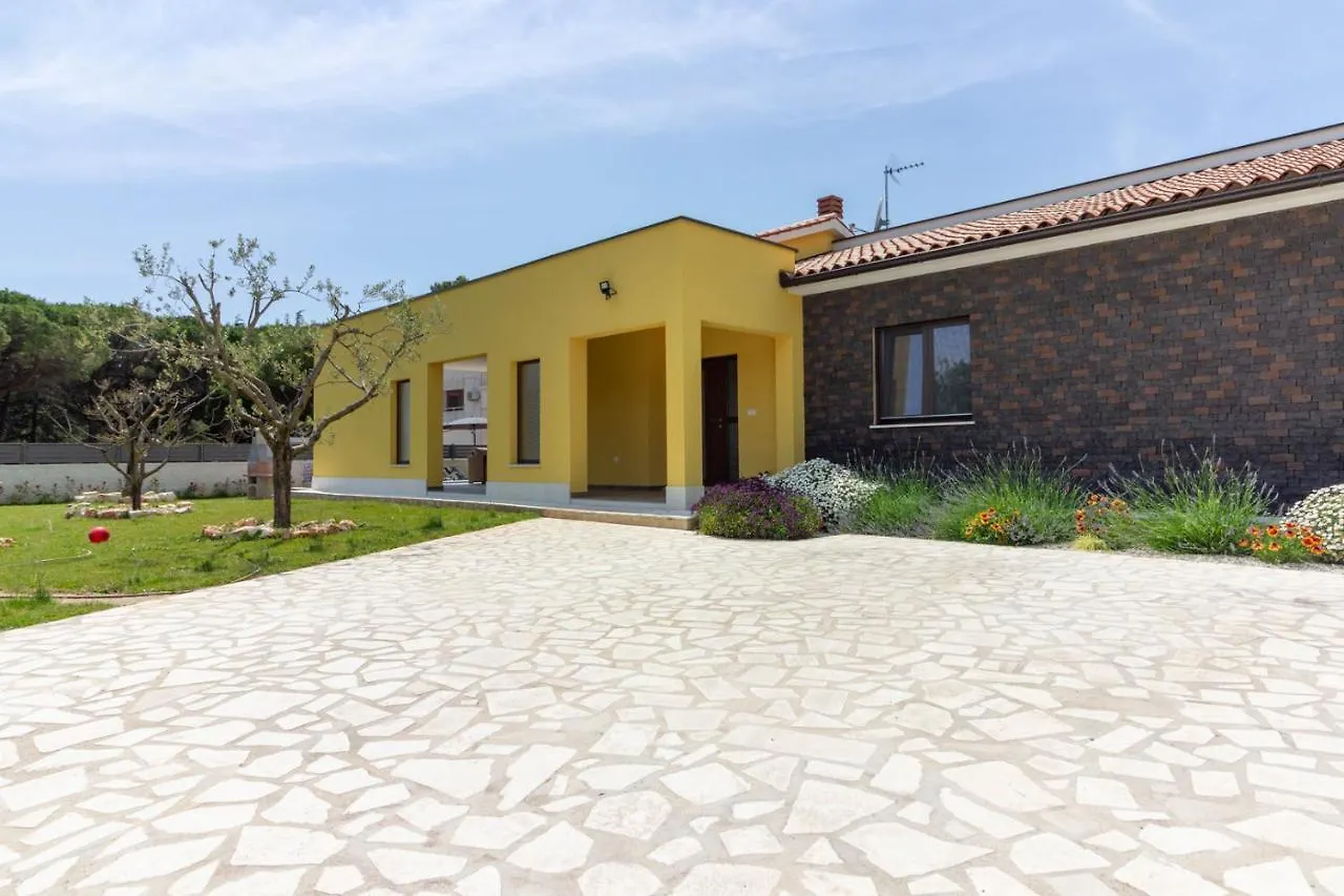 Modern Villa Eve In Medulin With Pool Near The Beach